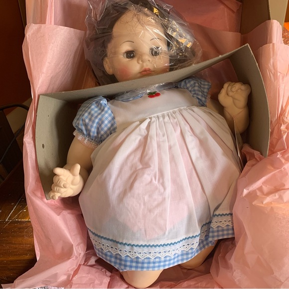 Madame Alexander Vintage 19” 6246 P*ssy Cat Brown Hair & Eyes NRFB